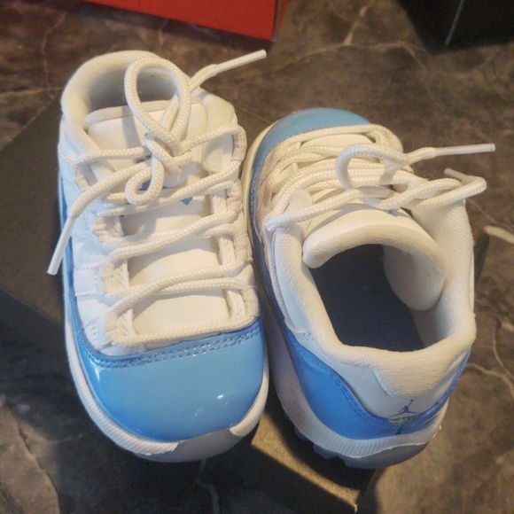 Two pairs of jordan 11 - Picture 4 of 7